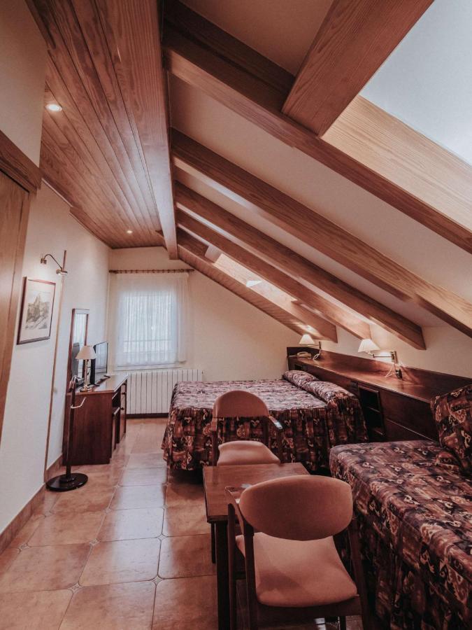 Hostal Les Fonts Castellar De N'Hug Eksteriør billede