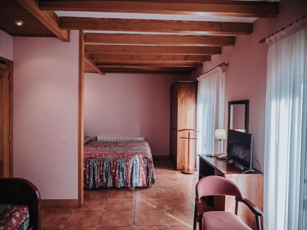 Hostal Les Fonts Castellar De N'Hug Eksteriør billede