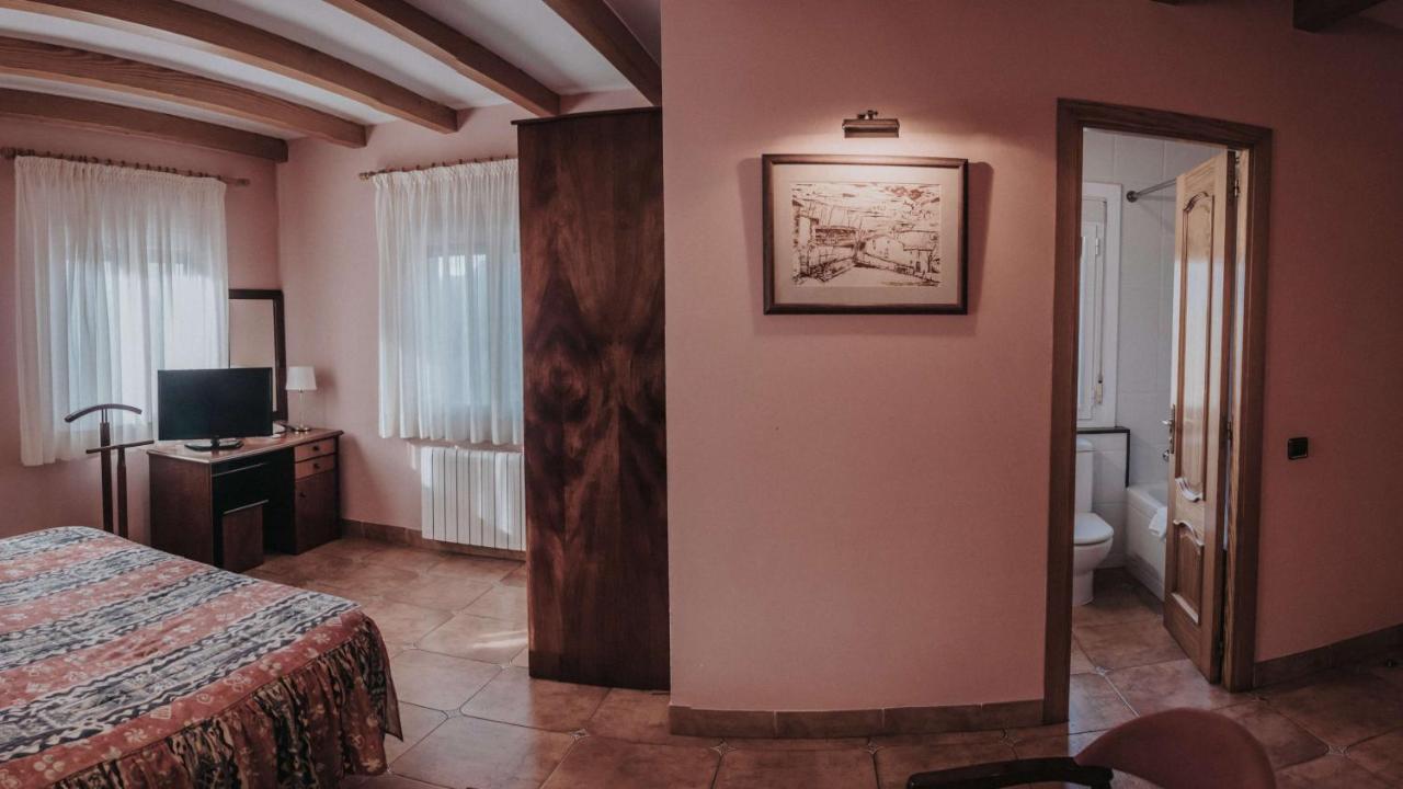 Hostal Les Fonts Castellar De N'Hug Eksteriør billede
