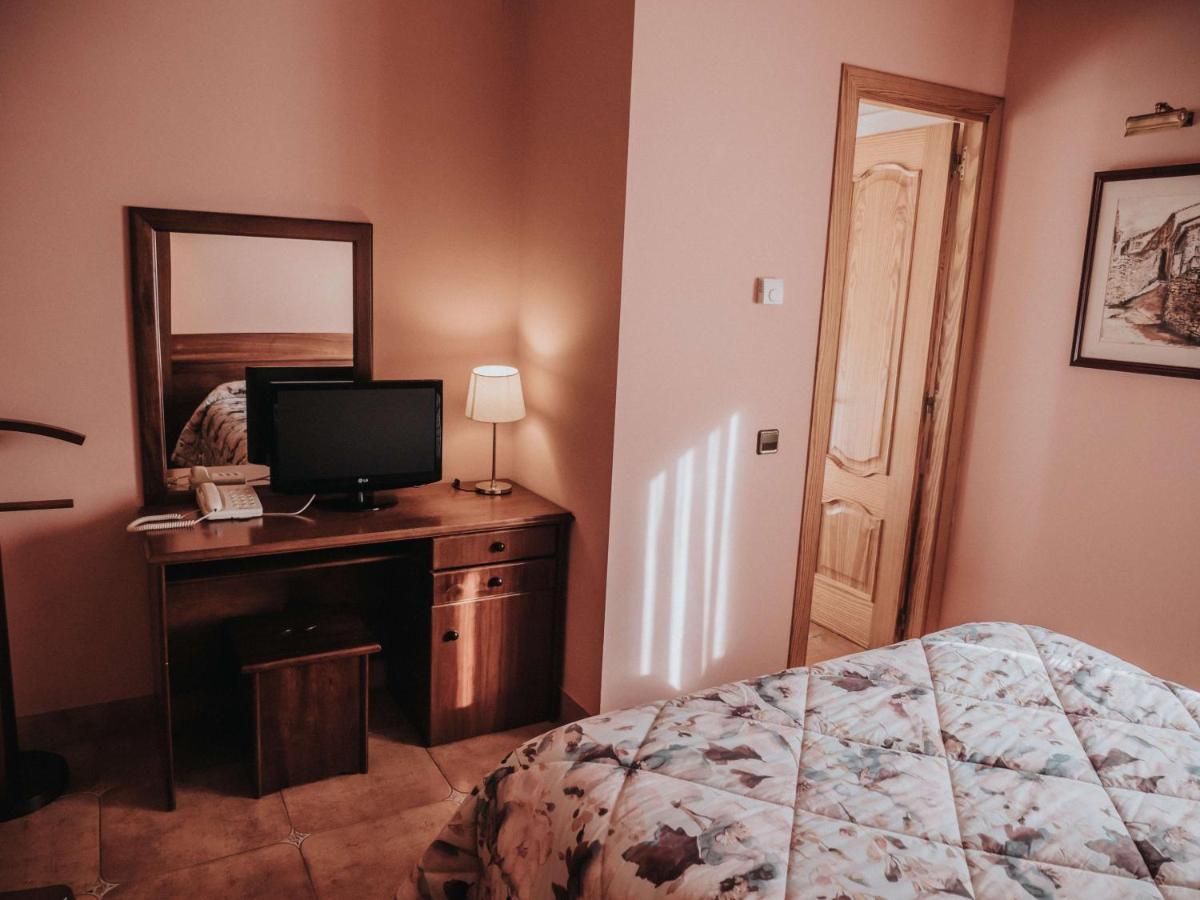 Hostal Les Fonts Castellar De N'Hug Eksteriør billede