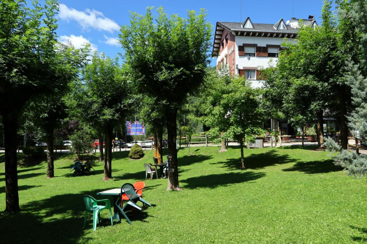 Hostal Les Fonts Castellar De N'Hug Eksteriør billede