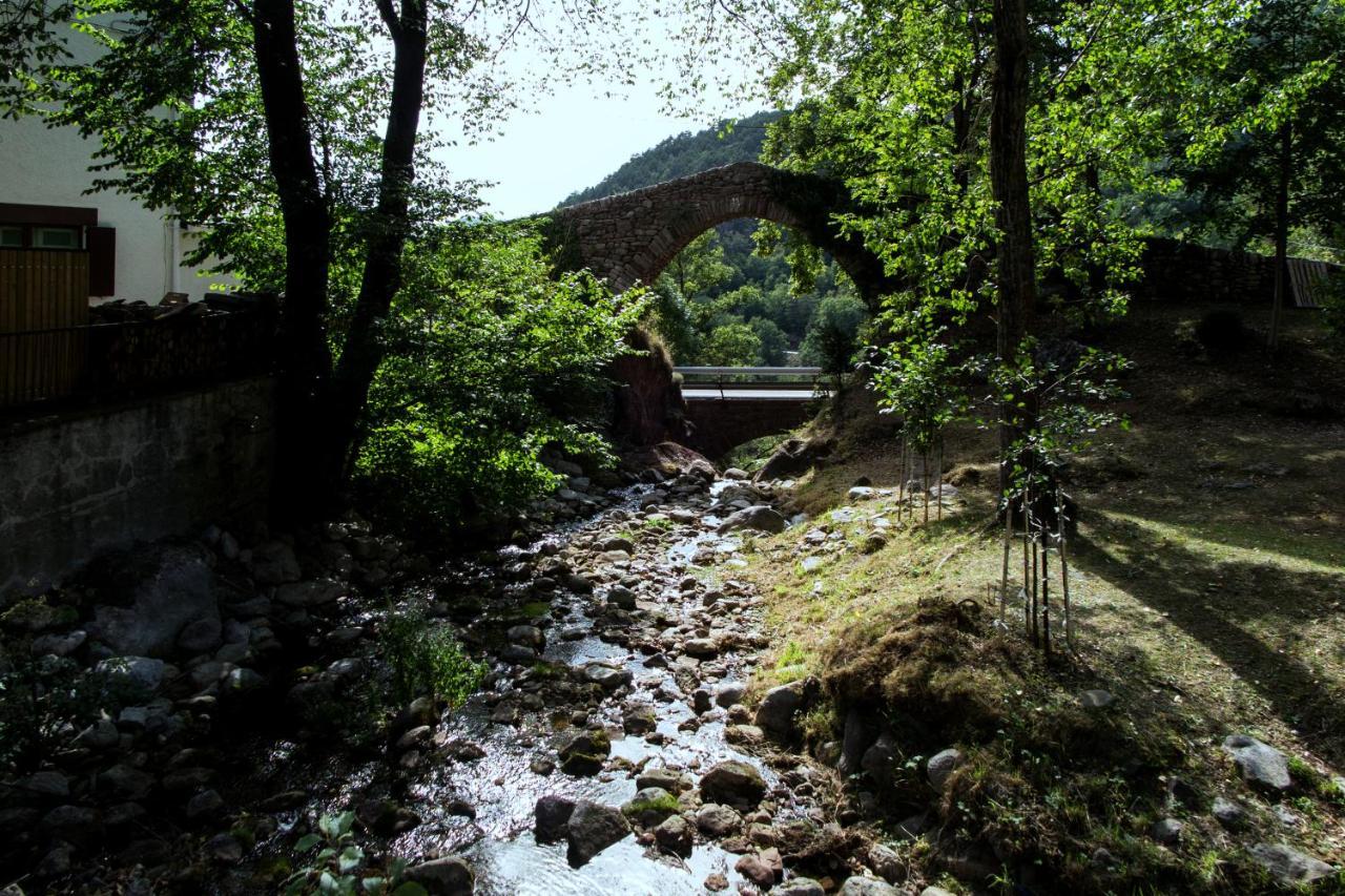 Hostal Les Fonts Castellar De N'Hug Eksteriør billede