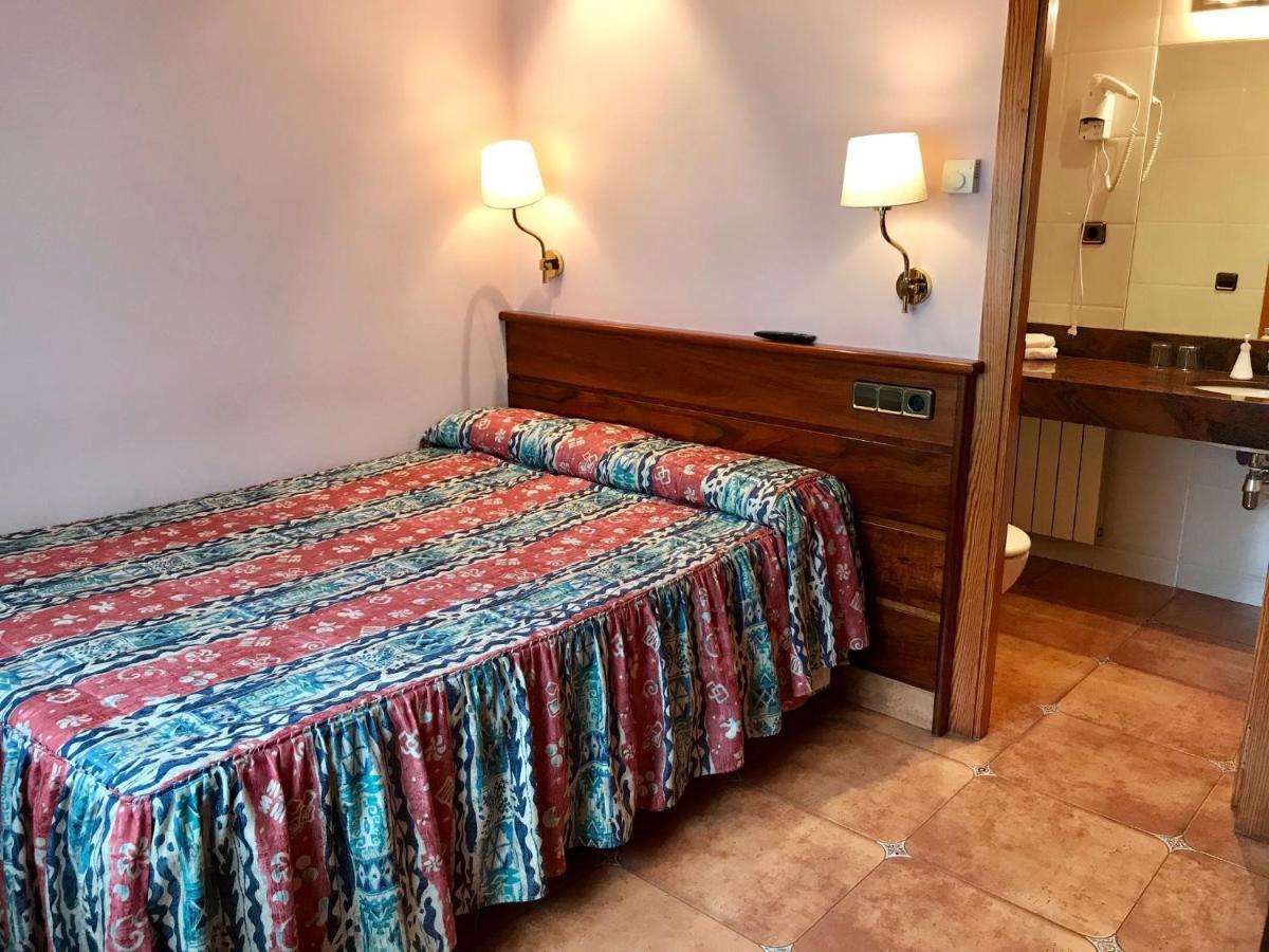 Hostal Les Fonts Castellar De N'Hug Eksteriør billede