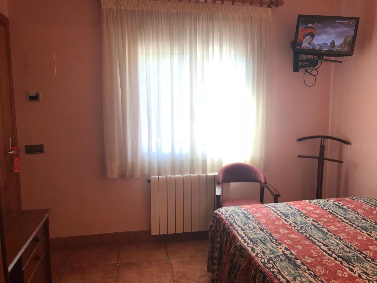 Hostal Les Fonts Castellar De N'Hug Eksteriør billede