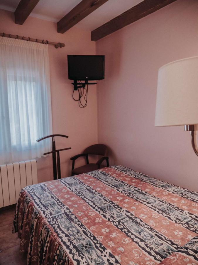 Hostal Les Fonts Castellar De N'Hug Eksteriør billede